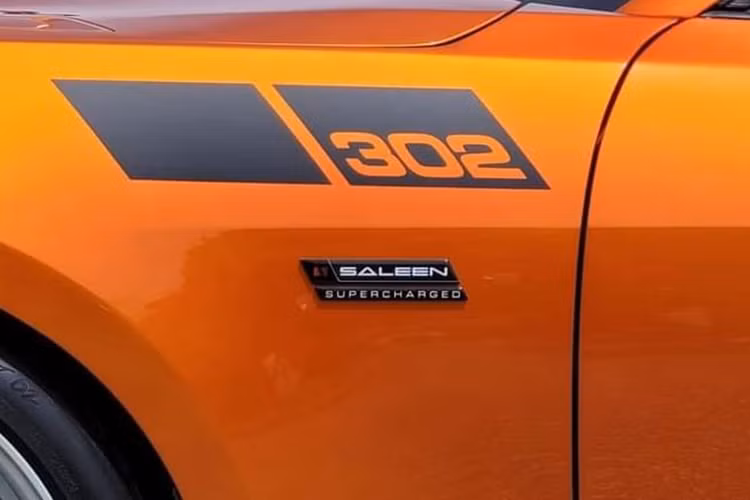 Tuy nhiên, Black Label tạo sự khác biệt với các mẫu xe khác khi được trang bị thêm thanh chống Racecraft và nâng cấp thêm hệ thống giảm xóc. Khách hàng còn có thể lựa chọn trang bị hệ thống phuộc nâng hạ và các chi tiết trong Hệ thống treo Racecraft R-Code, bao gồm Nẹp K-Member.