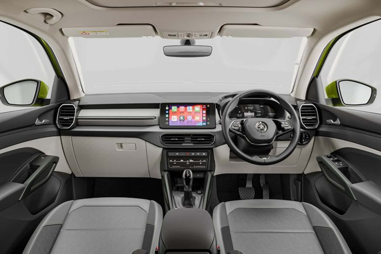 Mẫu xe này cung cấp khả năng tương thích Android Auto và Apple CarPlay không dây, cùng với sạc không dây cho điện thoại thông minh. Các phiên bản cao cấp hơn có ghế chỉnh điện 6 hướng với hệ thống thông gió và bọc da giả, điều hòa không khí tự động và cửa sổ trời mở điện.