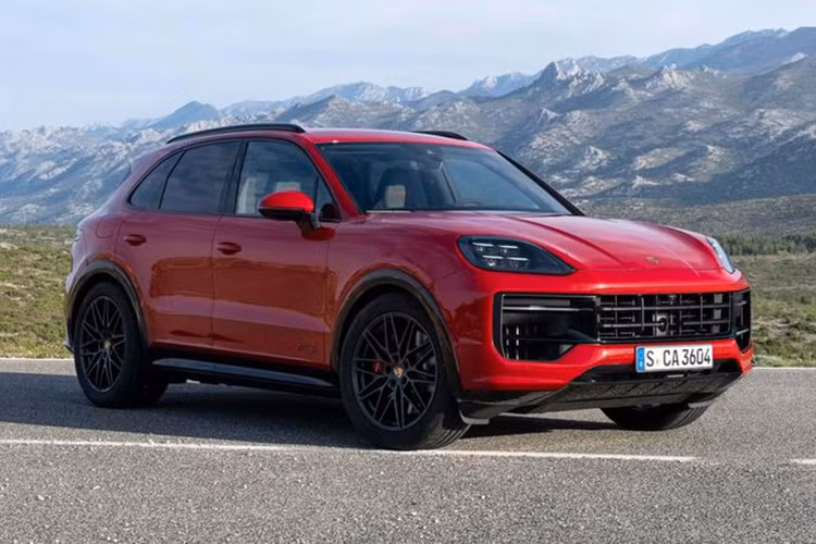 Porsche mới đây đã công bố một số cập nhật đối với phiên bản Cayenne sẽ bán ra thị trường vào năm sau. Porsche Cayenne 2025 mới theo hãng xe thể thao Đức được trang bị khá nhiều công nghệ.
