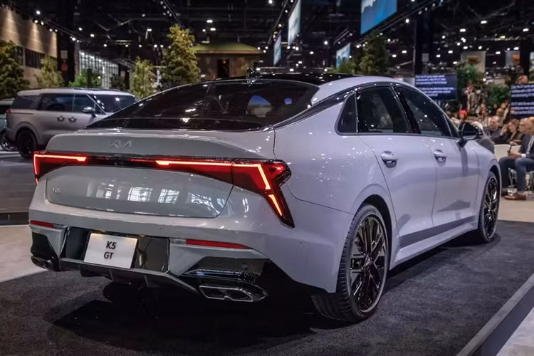 Động cơ đi kèm với hệ dẫn động cầu trước và hộp số tự động 8 cấp tiêu chuẩn. Trong khi đó, hệ dẫn động 4 bánh toàn thời gian là trang bị tùy chọn ở bản GT-Line.