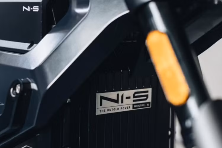 Cung cấp sức mạnh cho Nuen N1-S là mô-tơ điện có công suất tối đa 32 mã lực và mô-men xoắn cực đại lên đến 190 Nm. Động cơ điện đi kèm pack pin có dung lượng 8 kWh.