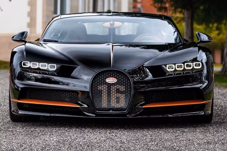 Hãng xe Pháp đã giới thiệu về chiếc Bugatti Chiron thứ 500 xuất xưởng của mình với "một sáng tạo "Sur Mesure" được chế tạo dành cho một khách hàng Canada sành điệu", trong đó, Sur Mesure là chương trình cá nhân hóa của Bugatti dành cho các khách hàng thích sáng tạo, không muốn rập khuôn.