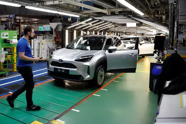 Be boi gian lan thu nghiem, Toyota va Mazda tam ngung giao xe