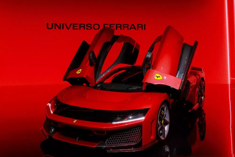 Và chỉ 1 tháng sau, chiếc Ferrari F80 đã lần đầu tiên ra mắt tại châu Á, và không phải Trung Quốc, Nhật Bản hay Hàn Quốc, mà là đất nước Thái Lan được chọn làm nơi giới thiệu, nhân 1 sự kiện đặc biệt của Ferrari.