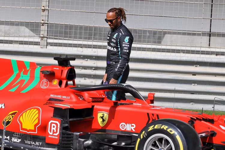 Ngam dan sieu xe Ferrari trieu do cua tay dua F1 Lewis Hamilton