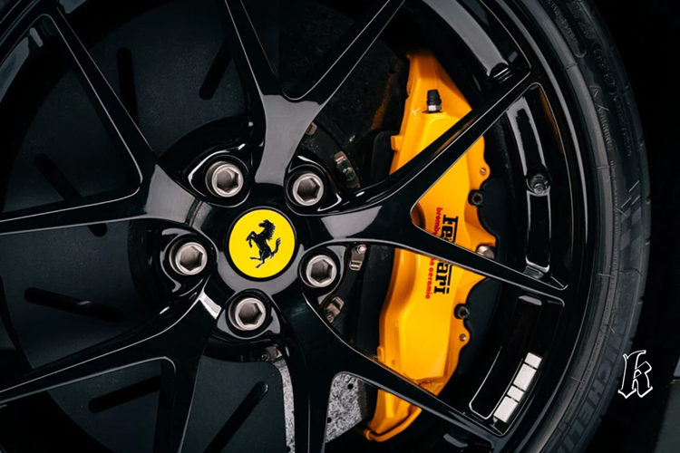 Ferrari chỉ sản xuất giới hạn 599 chiếc 599 GTO. Vào năm 2016, Lewis Hamilton đã bán lại chiếc xe với odo chỉ 2.622 km. Hiện tại, chiếc xe đang thuộc bộ sưu tập của một người chơi xe nổi tiếng sống tại Luân Đôn và Hong Kong. Mức giá bán lại của Ferrari 599 GTO hơn 700.000 USD.