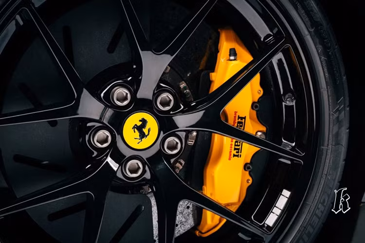 Ferrari chỉ sản xuất giới hạn 599 chiếc 599 GTO. Vào năm 2016, Lewis Hamilton đã bán lại chiếc xe với odo chỉ 2.622 km. Hiện tại, chiếc xe đang thuộc bộ sưu tập của một người chơi xe nổi tiếng sống tại Luân Đôn và Hong Kong. Mức giá bán lại của Ferrari 599 GTO hơn 700.000 USD.