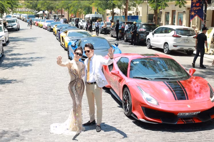 Theo đó, sự kiện có sự góp mặt của hàng loạt siêu xe của Hoàng Kim Khánh như: Lamborghini Aventador S LP 740-4, Ferrari 488 Pista Spider, Porsche 911 Turbo S, Aston Martin Vantage, Morgan Plus Six…