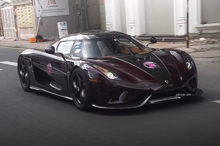 Lịch trình diễu hành qua các cung đường tại TP.HCM cũng được đại gia Hoàng Kim Khánh cập nhật liên tục trên trang FB cá nhân để những người dân yêu thích có thể theo dõi và ngắm nhìn dàn xe.