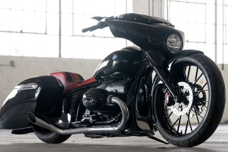 Nhà thiết kế mô tô độ huyền thoại Paul Yaffe đã tiết lộ tác phẩm mới nhất của mình, một bản độ có một không hai của chiếc BMW R 18 Transcontinental đời mới. 