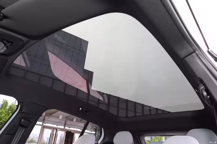 Tuy nhiên, nền tảng và khả năng sản phẩm của Q2L yếu hơn và các mẫu xe của nó cũ hơn. Giá cuối cùng của chiếc xe này hiện bắt đầu ở mức khoảng 180.000 nhân dân tệ. Nếu chúng ta mở rộng phạm vi xem xét thì chiếc xe này còn có những sản phẩm cạnh tranh như Smart Elf #1 và Mercedes-Benz EQA ở phạm vi rộng hơn.