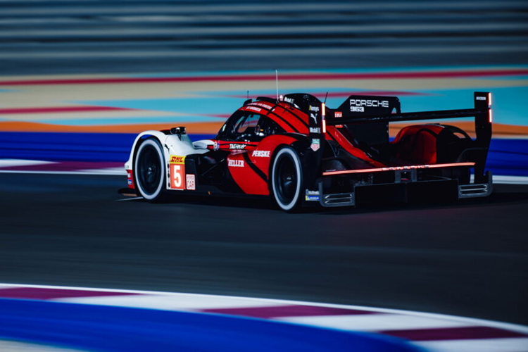 Tay đua chia sẻ: Nhằm hướng tới việc cầm lái mẫu xe này, tôi chắc chắn sẽ cần phải điều chỉnh và làm quen một chút nhưng mọi người trong nhóm đều rất cởi mở và hỗ trợ tôi hết mình trong việc làm quen xe. Đây sẽ là một trải nghiệm mới đối với tôi”.