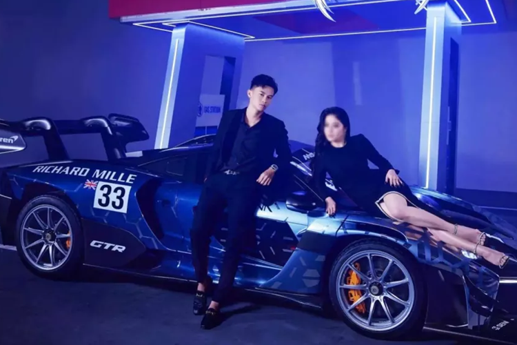 Thú vị ở chỗ, chiếc McLaren Senna GTR này từng được biết đến như một siêu xe xây dựng lên tên tuổi của Phan Công Khanh, chủ showroom K-Supper, trước khi tay cò siêu xe này bị bắt giữ.