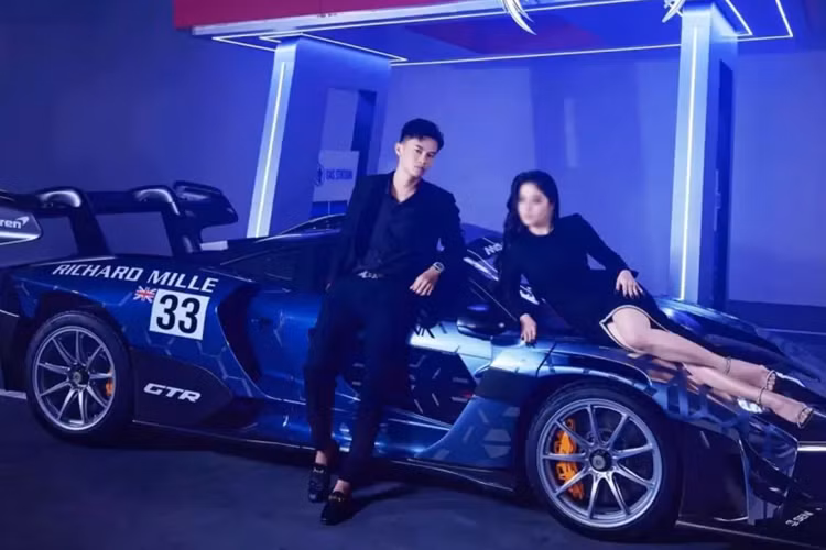 Thú vị ở chỗ, chiếc McLaren Senna GTR này từng được biết đến như một siêu xe xây dựng lên tên tuổi của Phan Công Khanh, chủ showroom K-Supper, trước khi tay cò siêu xe này bị bắt giữ.