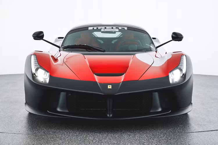 Nguyên mẫu độc nhất vô nhị này được gọi là nguyên mẫu được phát triển và thử nghiệm ở giai đoạn thứ ba, chính vì vậy mà các trang bị trên xe dường như đã rất gần với phiên bản thương mại và chỉ có một số chi tiết khác biệt phục vụ quá trình phát triển.