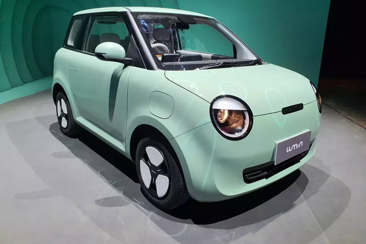 Hệ thống chống bó cứng phanh ABS, phân bổ lực phanh điện tử EBD, cân bằng điện tử, hỗ trợ khởi hành ngang dốc và cảnh báo áp suất lốp. Thái Lan hiện là "miền đất hứa" của ôtô điện nói chung và xe Trung Quốc nói riêng trong khu vực Đông Nam Á. Do đó, không có gì bất ngờ khi thương hiệu Changan chọn đây là điểm đến đầu tiên trong khu vực.