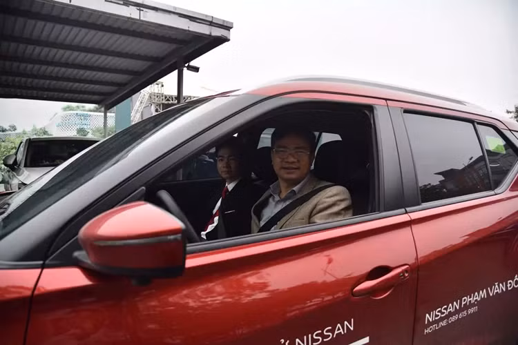 Bên cạnh hoạt động trưng bày các mẫu xe điện hoá, khách tham quan triển lãm sẽ có cơ hội trực tiếp lái thử cùng lúc hàng chục mẫu xe. Đây là điều mà người dùng ít có cơ hội được trải nghiệm thực tế trước khi ra quyết định mua xe.