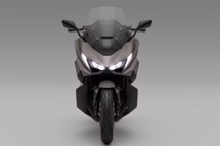 Xe cũng tích hợp hệ thống kiểm soát lực kéo ba cấp với các chế độ lái Rain, Standard và Sport. Đặc biệt, chế độ Rain đã được tinh chỉnh để phù hợp với điều kiện mưa của mẫu xe 2025.