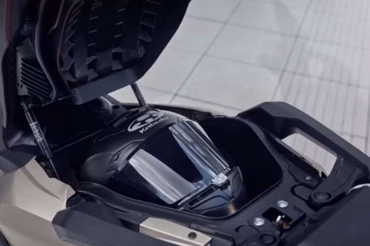 Cung cấp sức mạnh cho Honda Forza 750 là động cơ hai xi-lanh song song, dung tích 745 phân khối, làm mát bằng dung dịch, phun xăng điện tử. Động cơ sản sinh công suất 57,8 mã lực tại 6.750 vòng/phút, mô-men xoắn cực đại 69 Nm tại 4.750 vòng/phút. Xe trang bị hộp số ly hợp kép DCT 6 cấp.