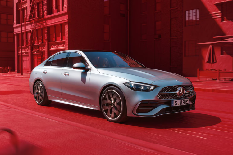 Như vậy, dòng xe sang Mercedes-Benz C-Class tại Việt Nam chuẩn bị có 4 phiên bản, bên cạnh C 200 Avantgarde, C 200 Avantgarde Plus và C 300 AMG đang bán. Giá bán của C-Class tại Việt Nam hiện dao động từ 1,389 - 2,179 tỷ đồng.