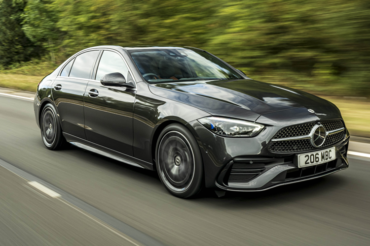 Trong khi đó, Mercedes-Benz S-Class tại Việt Nam hiện có chỉ có 1 phiên bản là S450 4Matic với giá 5,039 tỷ đồng. Sự xuất hiện của S580e sẽ tăng thêm sự lựa chọn cho khách hàng khi tìm đến dòng sedan hạng sang cỡ lớn này.