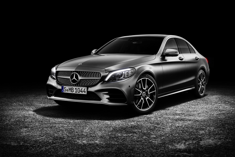 Trong thời gian qua, thương hiệu Mercedes-Benz đã giới thiệu tổng cộng 4 mẫu ô tô điện ở thị trường Việt Nam, bao gồm EQB, EQE SUV, EQS và EQS SUV.