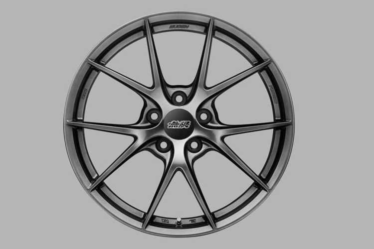 Hãng độ Mugen khuyến khích người dùng lắp đặt cả 2 bộ phận này lên Honda Civic Type R để tăng lực ép cho xe, tối ưu hóa tính khí động học.