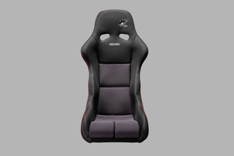 Ở phía sau, xe còn được trang bị bộ chia gió phía sau mới để bổ sung cho bộ khuếch tán tiêu chuẩn. Những bộ chia này có giá 640 USD khi được sơn hoặc 515 USD nếu không sơn.