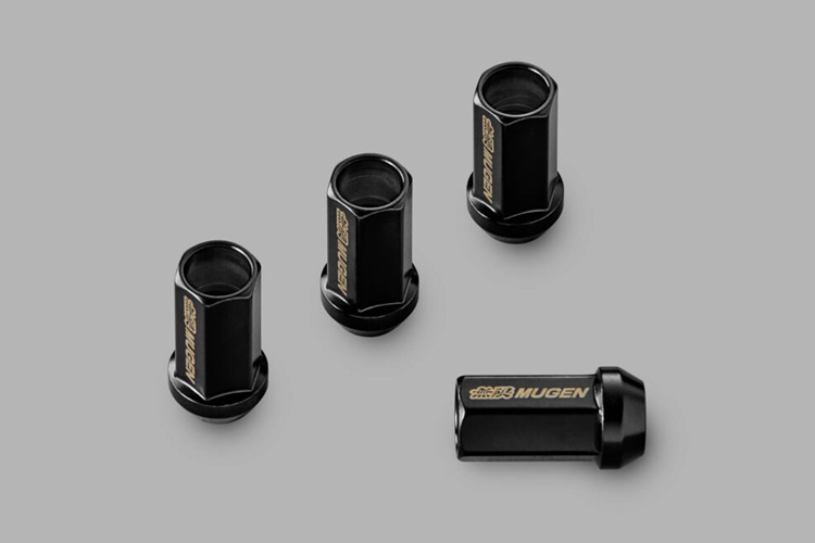 Honda Civic Type R độ Mugen còn có thể được trang bị bộ mâm xe nhôm rèn 19 inch nhẹ hơn bộ mâm xe tiêu chuẩn và có thể được đặt hàng với ốc bánh xe mới. Bộ mâm này được phát triển cùng với thương hiệu BBS với giá 1.100 Đô cho mỗi bánh xe.