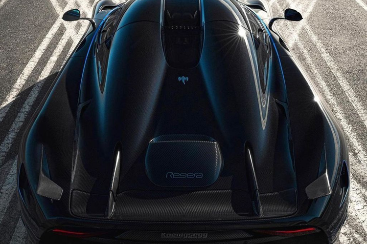 Gumball 3000 là hành trình siêu xe tổ chức lần đầu tiên vào năm 1999. Mỗi hành trình quy tụ hàng trăm siêu xe, sẽ kéo dài trong nhiều ngày, đi qua nhiều quốc gia khác nhau. Năm nay, Gumball 3000 chọn TP.HCM là điểm xuất phát vì muốn quảng bá hình ảnh đất nước Việt Nam cho thế giới biết đến.