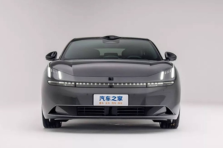 Được thiết lập để cạnh tranh với các mẫu xe phổ biến như Zeekr 001, BYD Han EV và Xiaomi SU7, chiếc sedan chạy điện Lynk &amp; Co Z10 đã sẵn sàng tạo ấn tượng mạnh mẽ trên thị trường xe điện đang phát triển nhanh chóng của Trung Quốc.