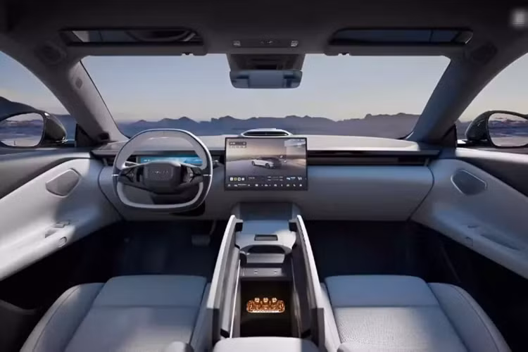 Ở thiết kế, Lynk &amp; Co Z10 có thiết kế khí động học, bóng bẩy. Phía trước có đèn chạy ban ngày LED tách đôi, trong khi phía sau có dải đèn LED liên tục tích hợp với đèn pha chính.