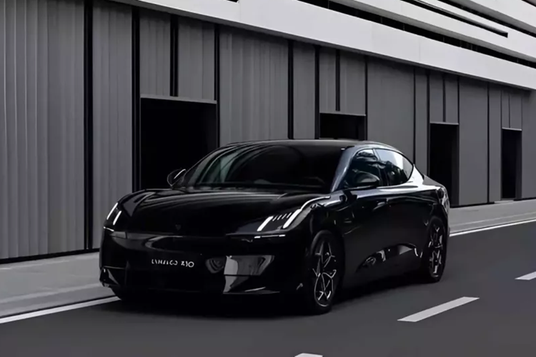 Các phiên bản này được cung cấp năng lượng bởi pin lithium sắt phosphate (LFP), mang lại phạm vi ấn tượng. Mẫu xe Lynk &amp; Co Z10 tiêu chuẩn có động cơ dẫn động cầu sau 200 kW, tương đương 268 mã lực kết hợp với pin 71 kWh, cung cấp phạm vi theo chu trình thử nghiệm CLTC của Trung Quốc là 602 km.