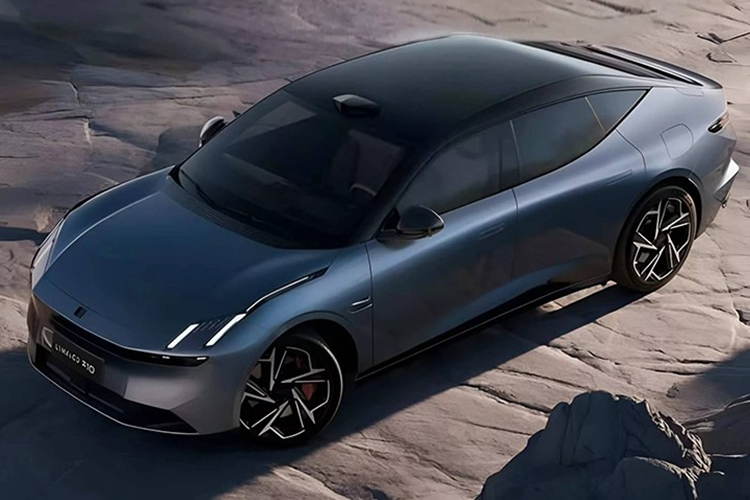 Những người đam mê âm thanh sẽ đánh giá cao hệ thống âm thanh Harman Kardon, bao gồm 23 loa và bộ khuếch đại 1600W được tăng cường bởi công nghệ âm thanh toàn cảnh WANOS.