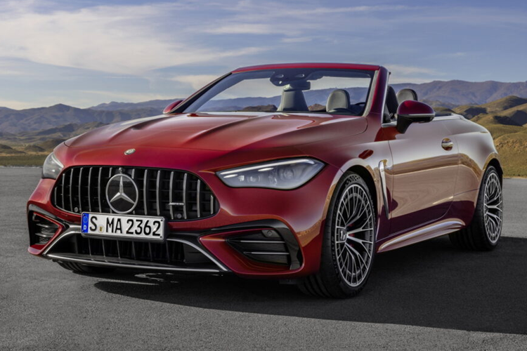  Mercedes-AMG CL 53 Cabriolet 2024 mới đây đã chính thức mở bán. Mức giá xe Mercedes-AMG CLE 53 Cabriolet khởi điểm ở mức 89.388,04 Euro (tương đương khoảng 2,4 tỷ đồng). Đây chính là mẫu xe được thiết kế dựa trên phiên bản Coupe với phần mui vải linh hoạt.