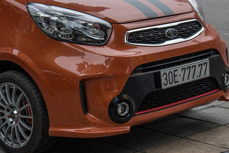 Tất nhiên việc "ve sầu thoát xác" của siêu biển 30E-777.77 từ Kia Morning được rất nhiều người ngợi khen, vì xứng tầm với chiếc xe Mercedes-AMG G63 nhiều hơn, thay vì lắp trên xe Kia Morning.