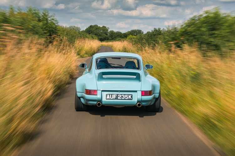 Ý tưởng phục chế chiếc 911 này xuất phát từ một dự án đặt riêng từ một kiến trúc sư, người trước đây đã mua một chiếc Aston Martin DB4 và quay lại với yêu cầu chế tạo cho anh ta chiếc 911 tốt nhất.