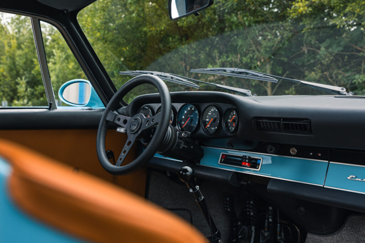 Tốc độ đó đạt 8.000 vòng/phút và tạo ra công suất 385 mã lực và mô-men xoắn 393 Nm. Ngoài ra, khách hàng còn có thể lựa chọn trang bị động cơ 4,0 lít 24 van mô-men xoắn, tạo ra công suất 400 mã lực hoặc người dùng có thể đi theo hướng khác và chọn động cơ 3,8 lít 10.000 vòng/phút.