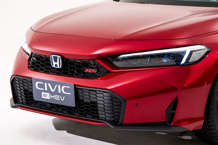 Cung cấp sức mạnh cho Honda Civic 2025 tại Việt Nam có thể là 2 tùy chọn động cơ. Thứ nhất là động cơ 1.5L tăng áp cho công suất 178 mã lực và mô-men xoắn 240 Nm. Động cơ kết hợp với hộp số CVT. Thứ hai là bản cao cấp được trang bị hệ truyền động hybrid với sự kết hợp của động cơ điện và động cơ xăng.