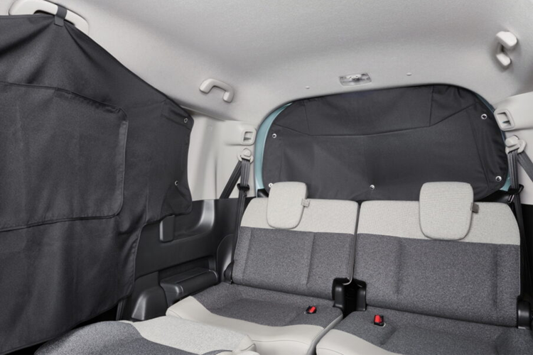 Phần cản mới của xe có một cặp hốc gió có chức năng cung cấp bộ chia rõ rệt. Các thanh ốp bên thân xe được thiết kế khí động học ôm sát hình dáng và được bổ sung bởi một sọc đen bên dưới đường nét đặc trưng và xe còn được trang bị một bộ mâm thể thao mới.