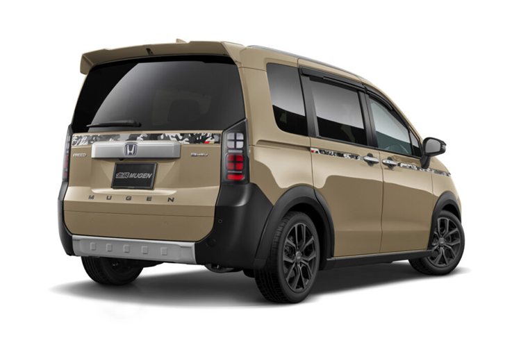 Đối với những người không thể chờ đợi lâu, Honda đã cung cấp nhiều phụ kiện chính hãng cho Freed mới bao gồm bộ bodykit, bánh xe, trang trí nội thất và nhiều tiện ích bổ sung thiết thực để cắm trại, đựng đồ hoặc vận chuyển thú cưng.