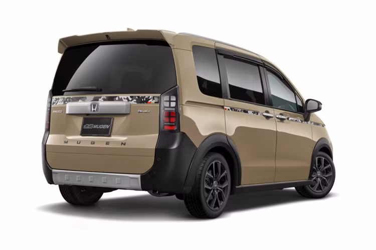 Đối với những người không thể chờ đợi lâu, Honda đã cung cấp nhiều phụ kiện chính hãng cho Freed mới bao gồm bộ bodykit, bánh xe, trang trí nội thất và nhiều tiện ích bổ sung thiết thực để cắm trại, đựng đồ hoặc vận chuyển thú cưng.