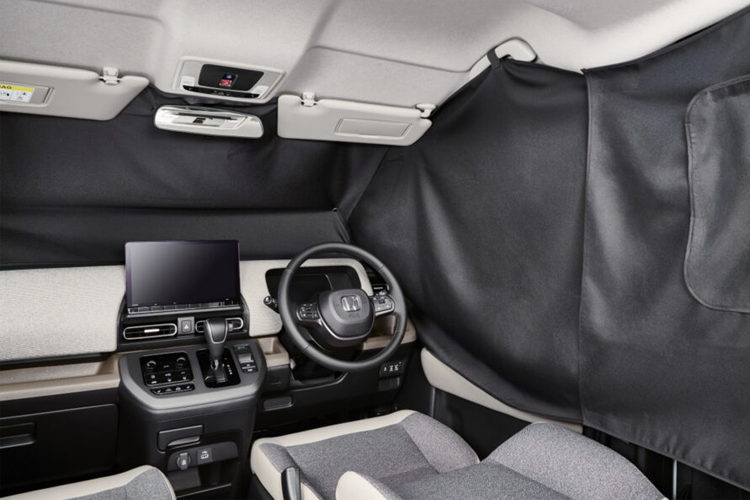 Trong khi gói nâng cấp vẫn đang được phát triển, những bức ảnh chính thức đã cung cấp một cái nhìn thoáng qua về phong cách thể thao hơn của Freed trên chiếc Air, đặc biệt là mang đến một diện mạo táo bạo hơn.