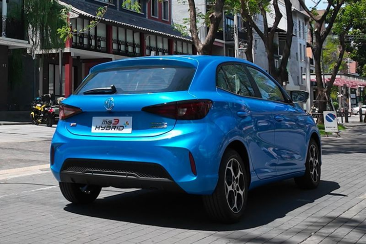 Sau khi quyền phân phối ôtô MG tại Việt Nam về tay công ty mẹ là SAIC vào năm ngoái, thương hiệu này đã liên tục cho ra mắt các mẫu xe mới như RX 5 hay MG7. Trong thời gian tới, nhiều khả năng MG3 cũng sẽ được đưa về thị trường nước ta để cạnh tranh trong phân khúc crossover/hatchback cỡ nhỏ tầm giá dưới 500 triệu đồng.