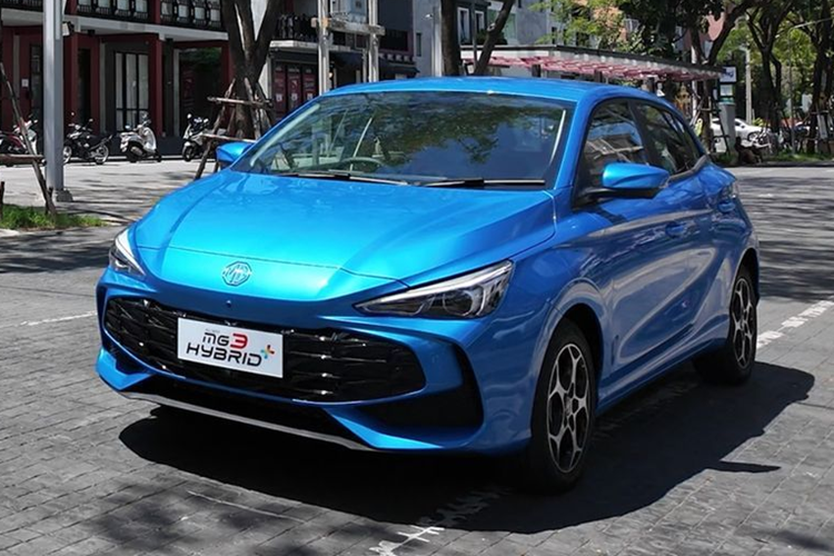 Mới đây, MG Thái Lan đã thông báo nhận đặt cọc MG3 từ ngày 20/8. Hãng cho biết mẫu hatchback cỡ nhỏ MG3 2024 giá rẻ sẽ được bán ra với 2 phiên bản là Hybrid D và Hybrid X, đi kèm mức giá khởi điểm từ 500.000 baht (tương đương khoảng 360 triệu đồng).