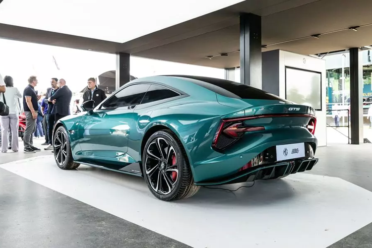 Hiện hãng MG chưa công bố thiết kế nội thất của mẫu xe này. Chỉ biết rằng, xe sẽ được trang bị nội thất 4 chỗ ngồi. Sẽ không ngạc nhiên nếu mẫu xe này chia sẻ thiết kế và trang bị nội thất với MG Cyberster.