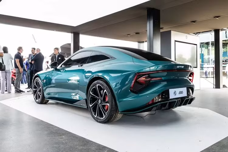 Hiện hãng MG chưa công bố thiết kế nội thất của mẫu xe này. Chỉ biết rằng, xe sẽ được trang bị nội thất 4 chỗ ngồi. Sẽ không ngạc nhiên nếu mẫu xe này chia sẻ thiết kế và trang bị nội thất với MG Cyberster.