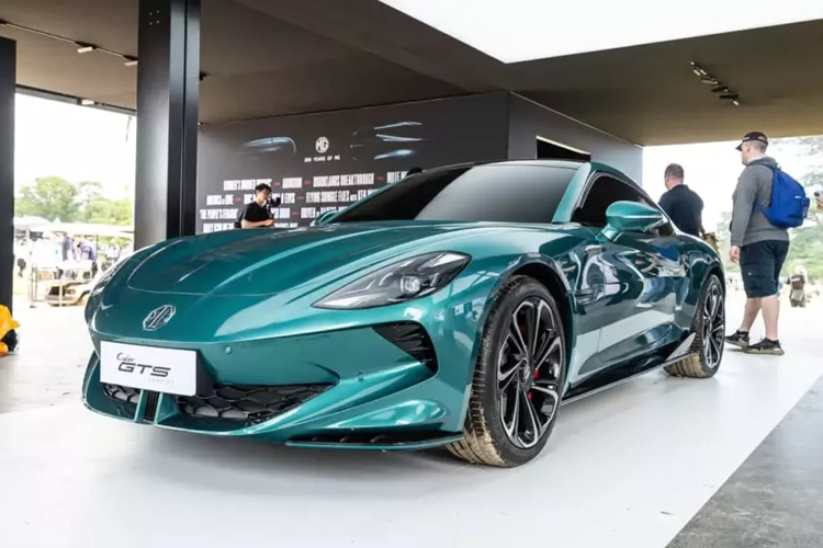 Ra mắt trong sự kiện Goodwood Festival of Speed 2024 diễn ra tại Anh, mẫu xe điện MG Cyber GTS mui cứng tuy là bản concept nhưng có thiết kế không khác gì ô tô thương mại. Do đó, mẫu xe này được dự đoán sẽ sớm lên dây chuyền sản xuất thương mại và bán ra thị trường.