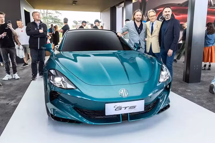 Sau hơn 1 năm, MG Cyberster đã có thêm phiên bản mui cứng mới. Hiện phiên bản mui cứng này mới dừng ở mức xe concept và được gọi bằng cái tên MG Cyber GTS 2025 mới.