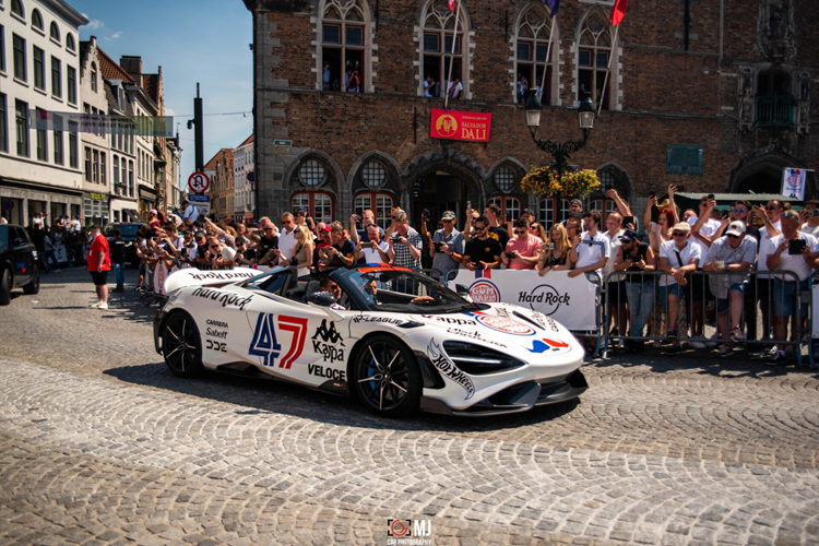 Kể từ khi thành lập, Gumball 3000 rally đã có sự góp mặt của một số tay đua đáng chú ý như: Lewis Hamilton, David Hasselhoff, Xzibit, Usher, Tony Hawk, French Montana và các thành viên của Jackass. Những chuyến Rally mỗi năm đều thay đổi địa điểm khởi hành và kết thúc.